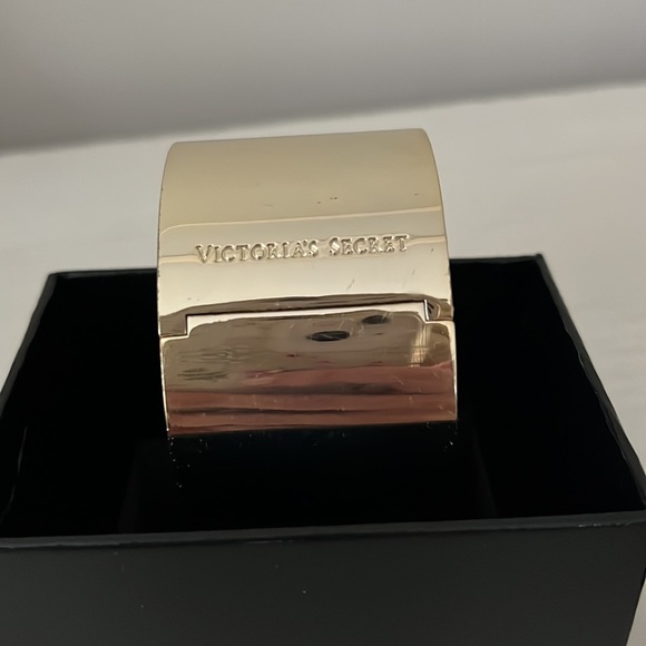 Victoria’s Secret Bracelet - Picture 4 of 5